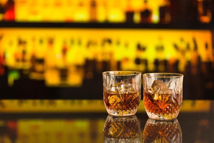 ¿Cómo saber si una persona es alcohólica?