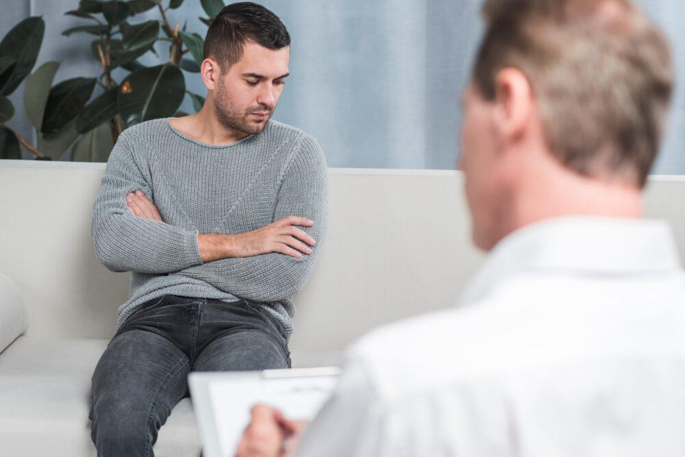 Qué tipo de síntomas tiene el síndrome de abstinencia