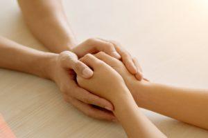 Tratamiento para las adicciones en Valencia - Manos