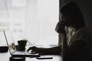 tratamiento de drogadicción online - oscuro